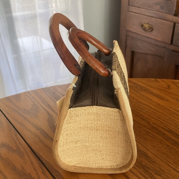 V.R. Collections Handcrafted Satchel - Picture 5 of 5